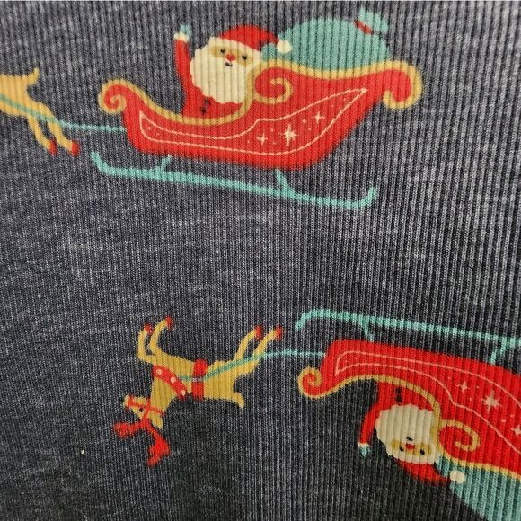 Nwt Boy's Christmas Santa Sleigh and Reindeer Pajamas Set - Picture 5 of 7